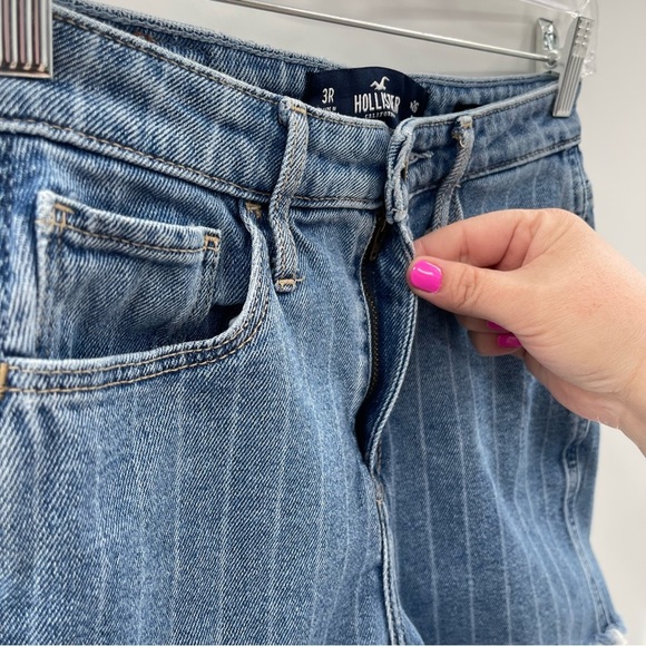 Hollister Ultra High-Rise Vintage Stretch Mom Jean Shorts Size 3 or 26 - Picture 2 of 8